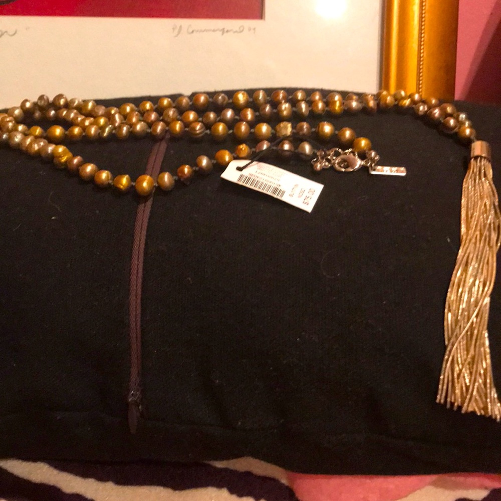 White House necklace NWT